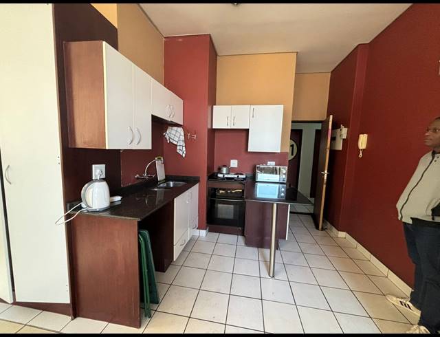 1 BEDROOM FLAT FOR SALE IN BRAAMFONTEIN